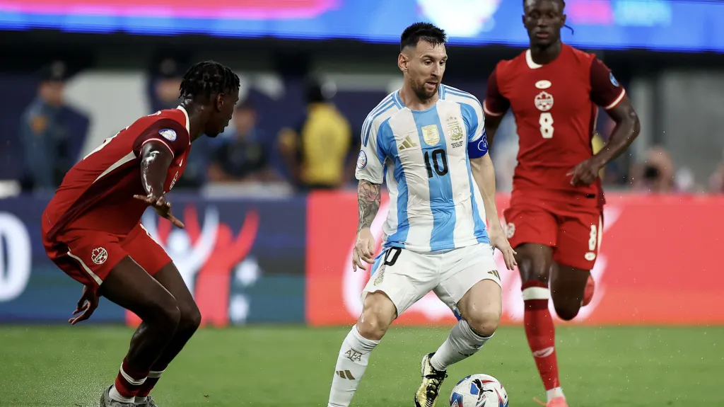 Lionel Messi při semifinále Copa América proti Kanadě