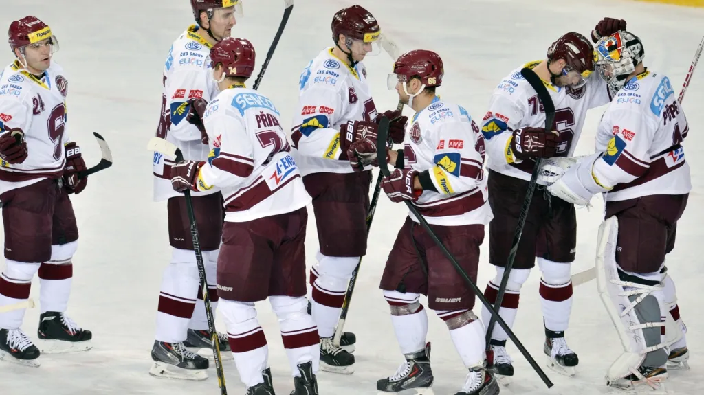 Radující se fotbalisté Sparty