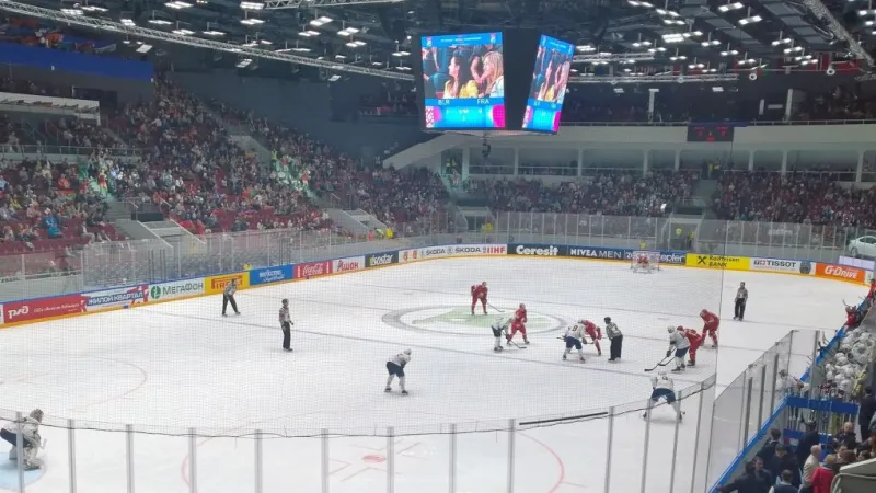 Uvnitř arény Jubilejnyj