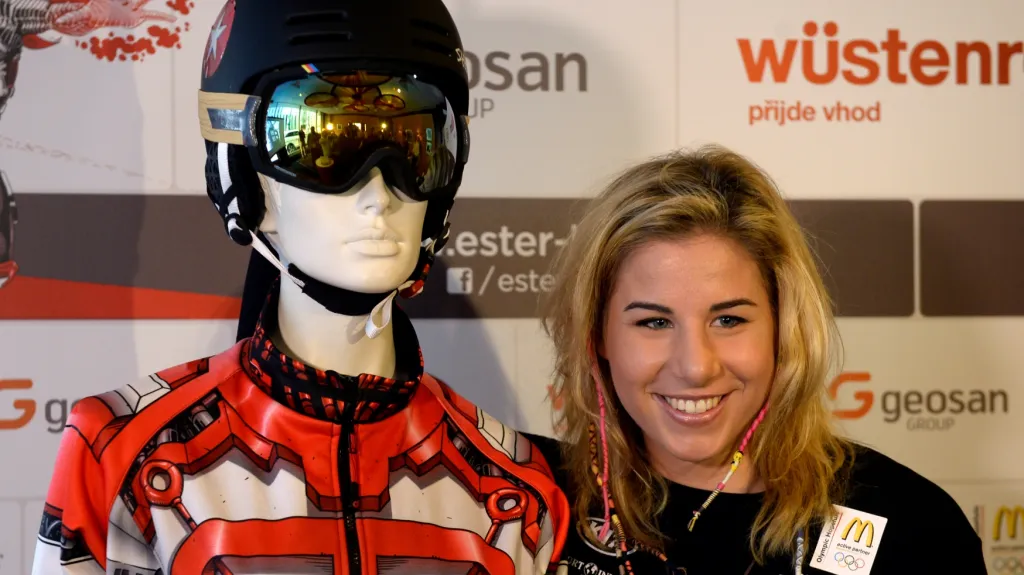 Ester Ledecká představuje novou kombinézu