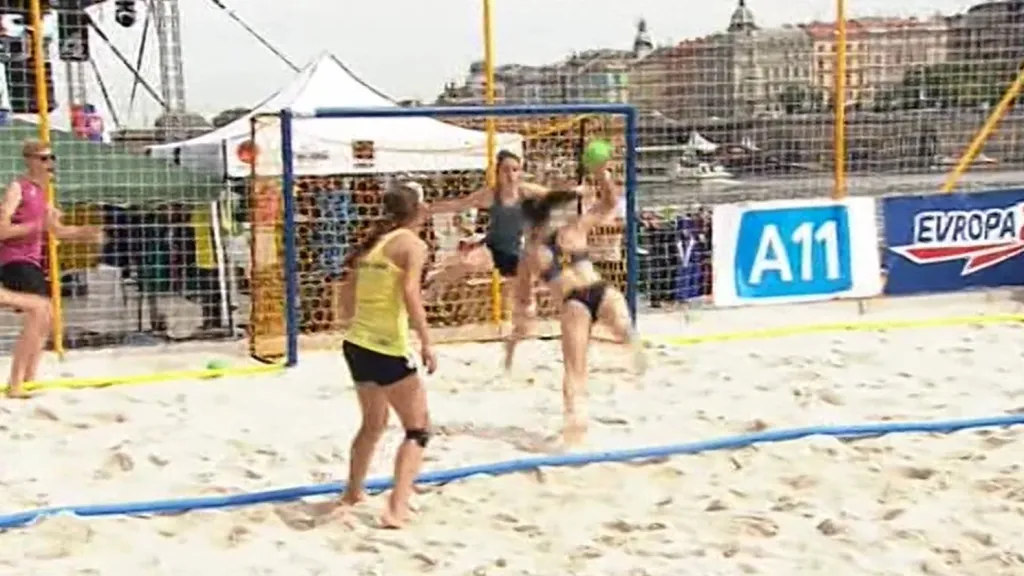 Plážová házená ovládla pražskou náplavku