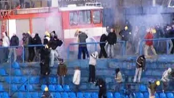 Výtržnosti na fotbalových stadionech