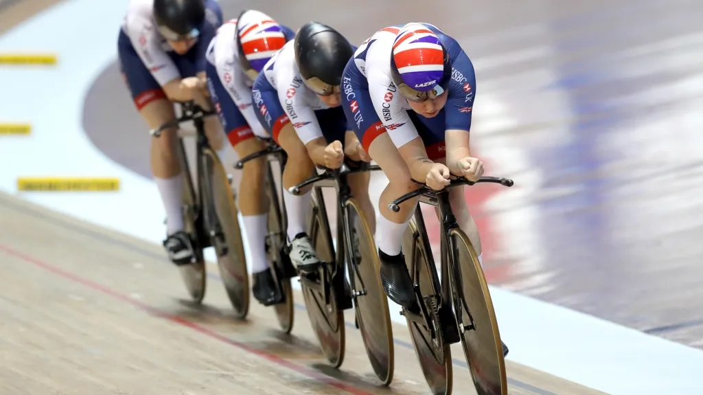 Vítězné kvarteto Britek v týmové stíhačce na SP v Manchesteru