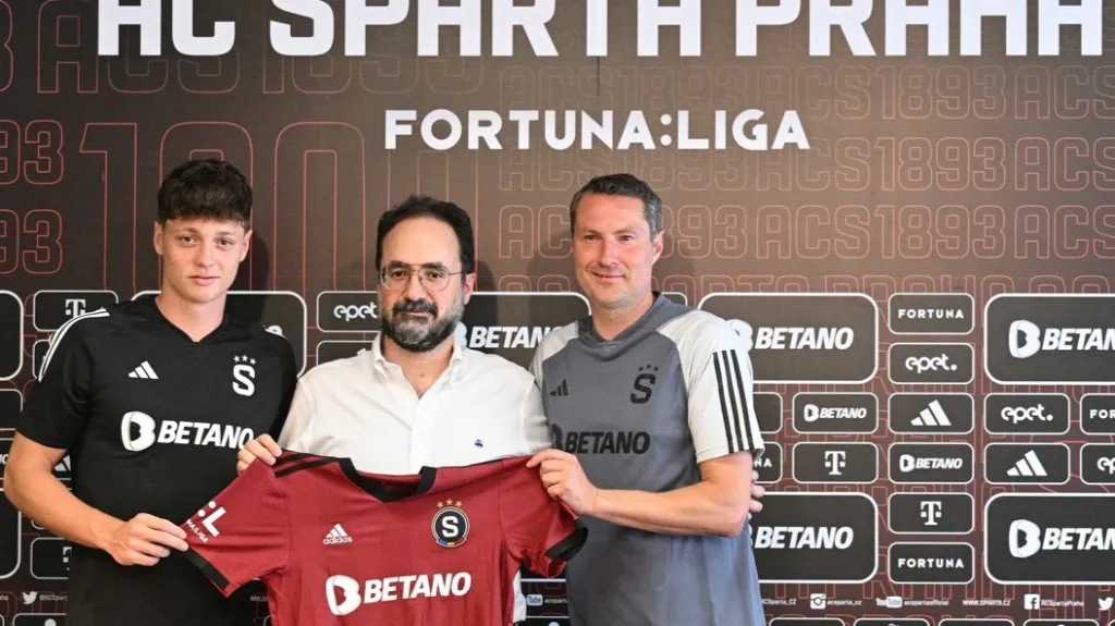Kapitán Sparty Ladislav Krejčí, generální ředitel Tomáš Křivda a trenér Brian Priske