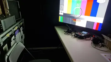 Komentátorská pozice v Mezinárodním vysílacím centru