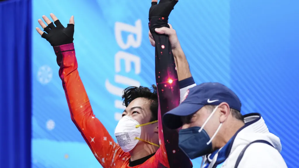  Nathan Chen a trenér Arutjunjan