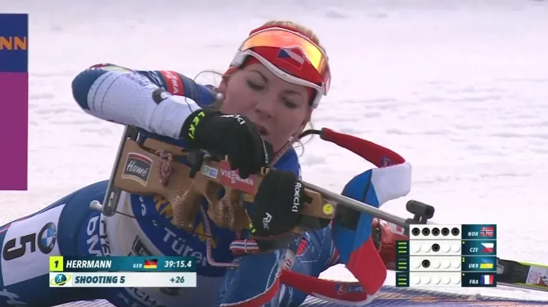 Trestné kolo české biatlonistky ve štafetě nesrazilo