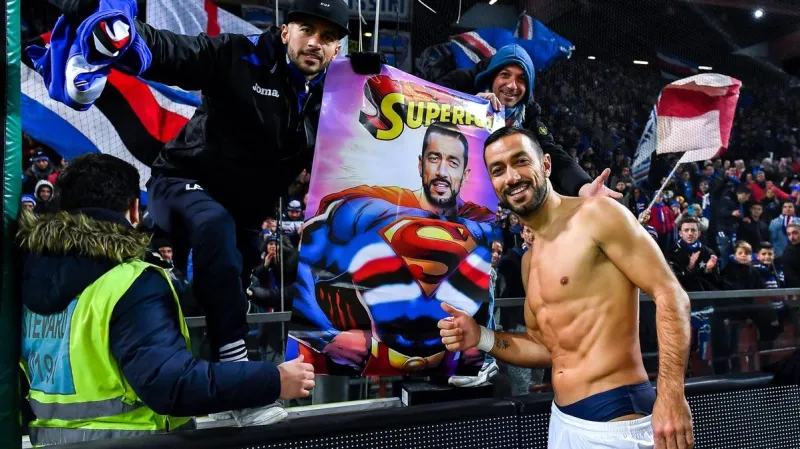 Fabio Quagliarella s příznivci Sampdorie po vítězném utkání
