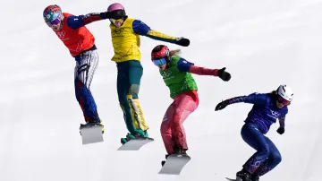 Čtvrtfinále s Evou Adamczykovou a Kryštofem Chourou ve snowboardcrossu družstev