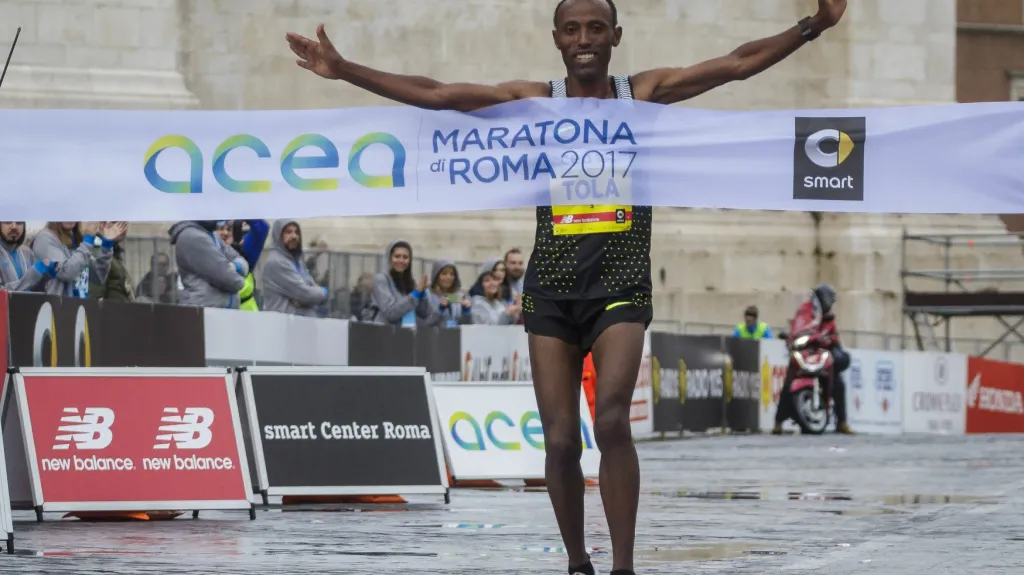 Etiopský vytrvalostní běžec Shura Kitata Tola