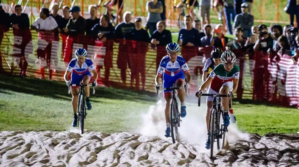 Závod cyklokrosařek v americkém Las Vegas