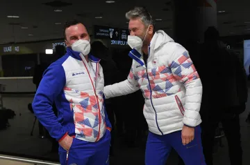 Filip Pešán a Petr Nedvěd po příletu do Česka