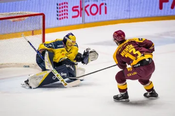 Daniel Huf a Matouš Menšík v zápase Dukla Jihlava – Berani Zlín