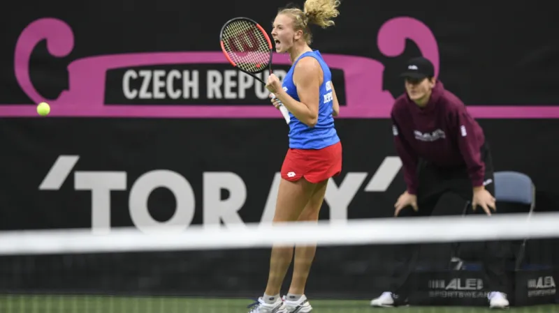 Kateřina Siniaková slaví ve finále Fed Cupu