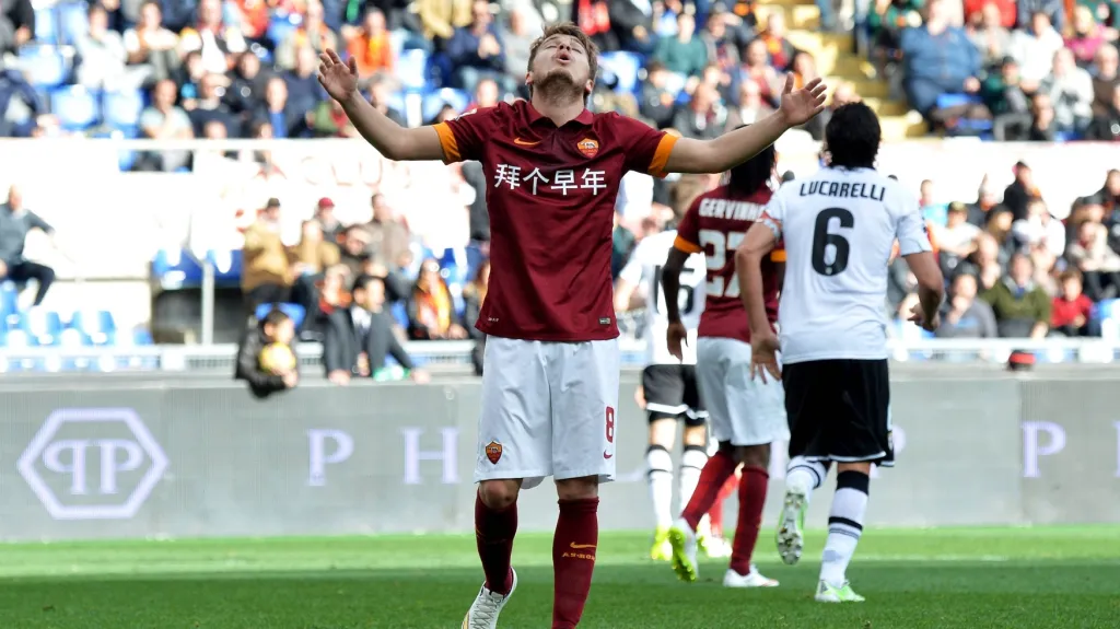 Zklamaný Adam Ljajič z AS Řím v duelu s Parmou