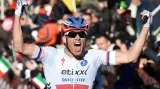 Zdeněk Štybar se raduje v cíli závodu Strade Bianche