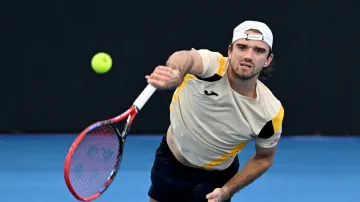 Tomáš Macháč se probojoval do finále v Adelaide, slavila i Siniaková