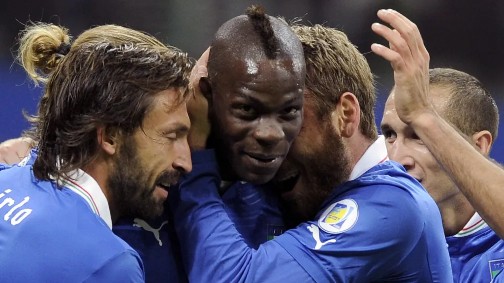 Balotelli a Pirlo v italském dresu