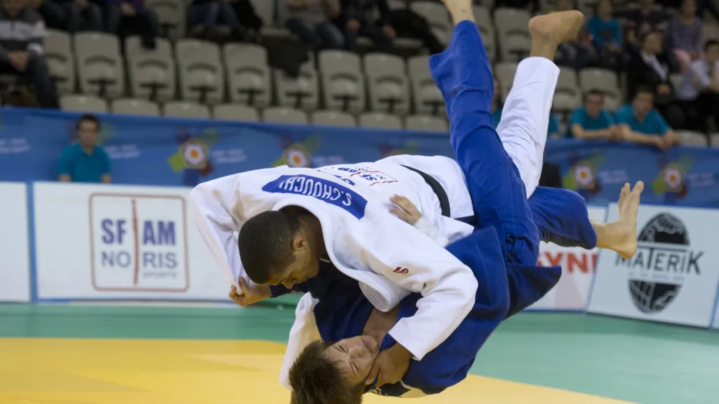 Jakub Ječmínek (v modrém)