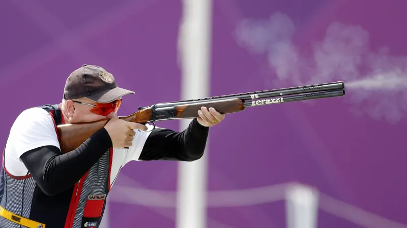 Tore Brovold z Norska během kvalifikace skeetu na olympiádě v Londýně 2012