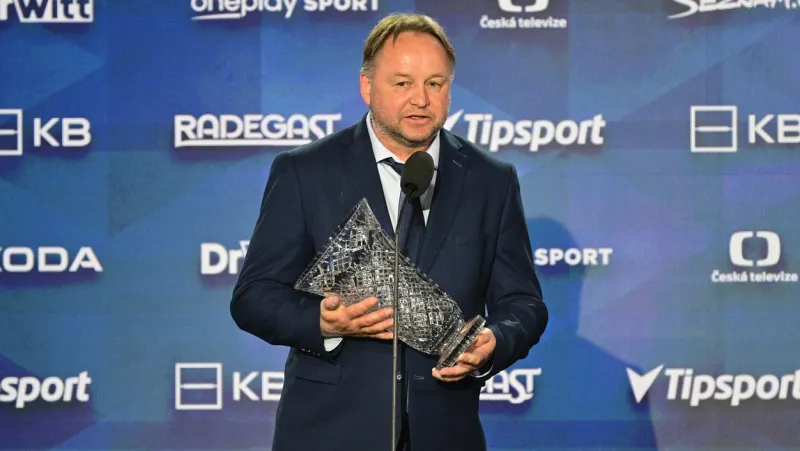 Pavel Patera byl vyhlášen nejlepším trenérem uplynulé sezony hokejové extraligy