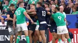 Irsko – Skotsko: Fotbalový zákrok Smithe vyústil v hromadnou šarvátku