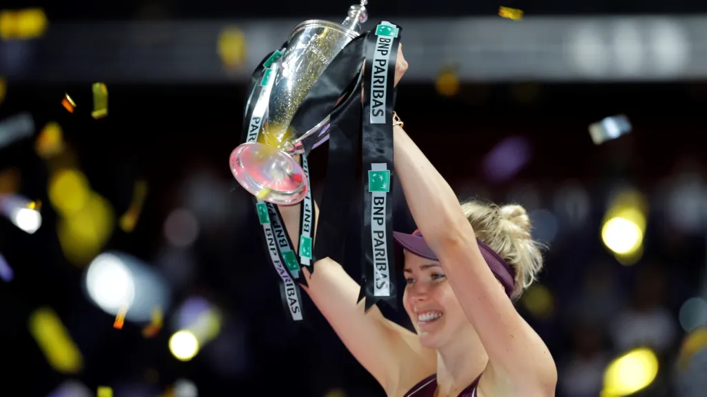 Elina Svitolinová s trofejí pro vítězku Turnaje mistryň