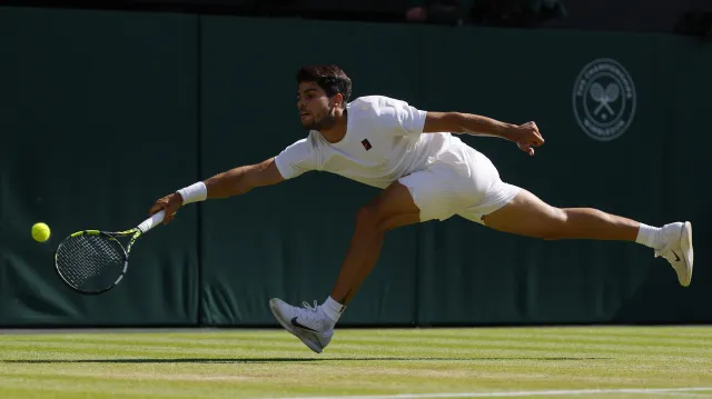 Alcaraz si zahraje ve Wimbledonu o třetí titul za sebou