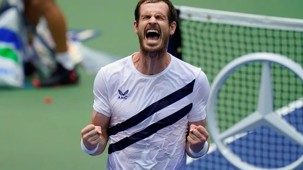Slavící Andy Murray