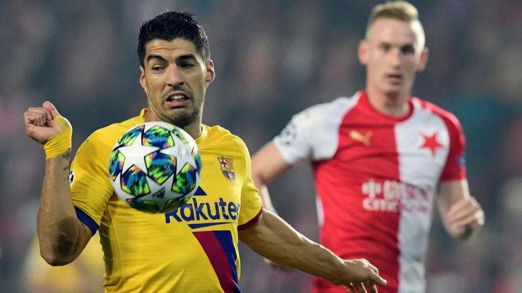 Luis Suárez z Barcelony v zápase se Slavií
