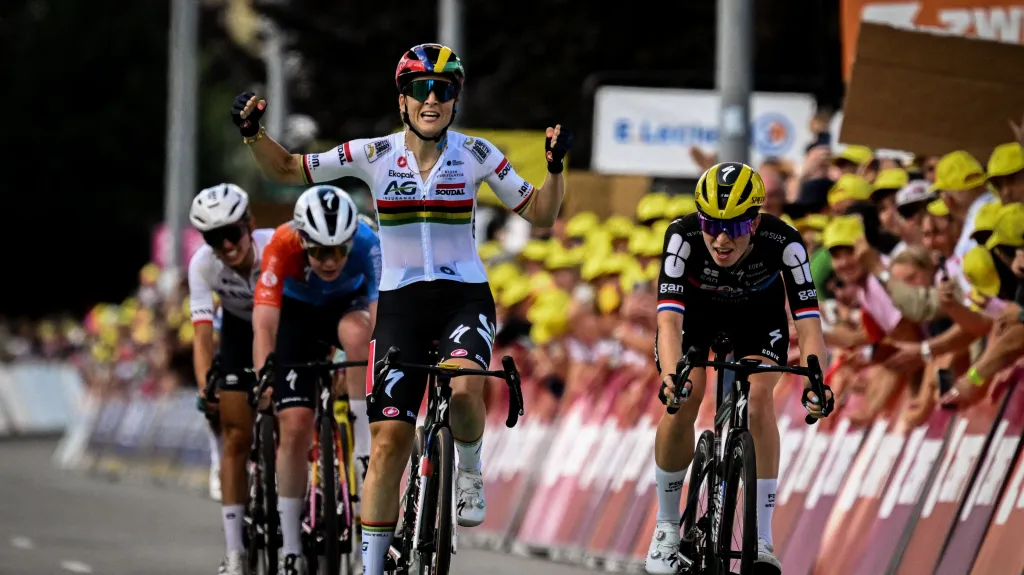 Kimberley Le Courtová se raduje v cíli