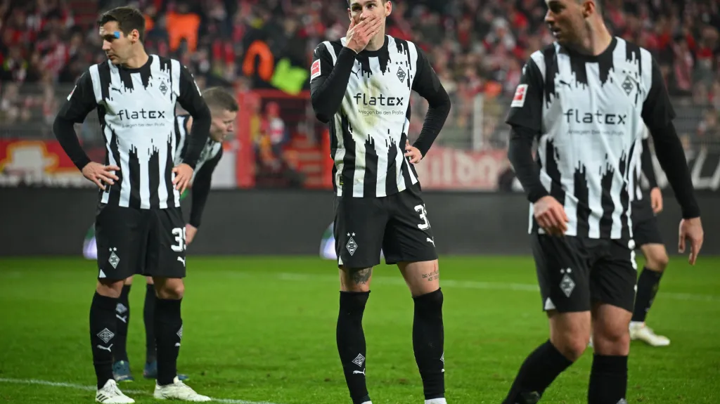 Tomáš Čvančara s fotbalisty Mönchengladbachu