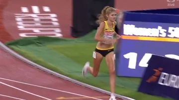 Závěr finále na 5000 metrů se zlatou Klosterhalfenovou