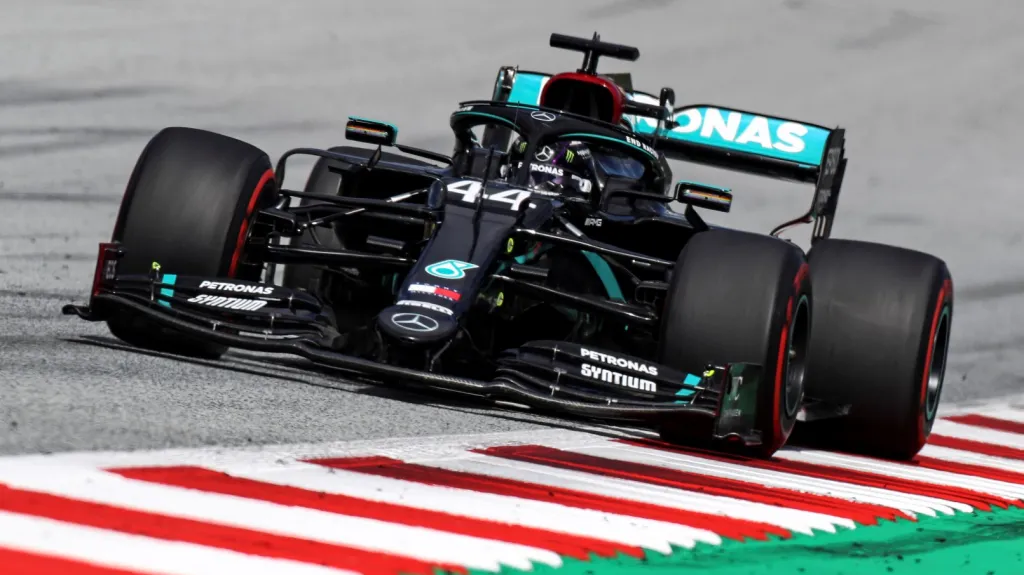 Jednička Mercedesu Lewis Hamilton