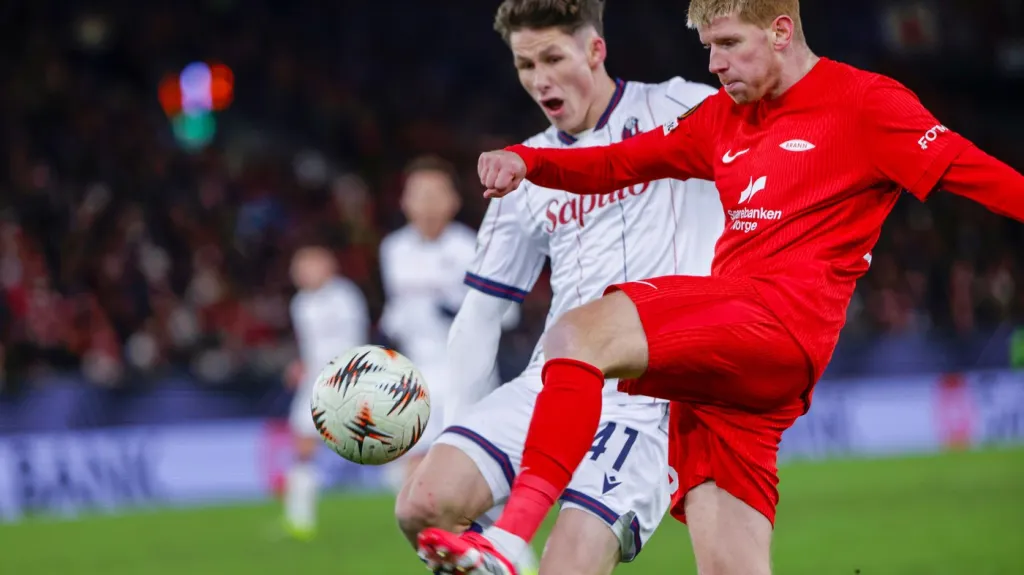 Martin Vitík v souboji s Thorem Pedersenem