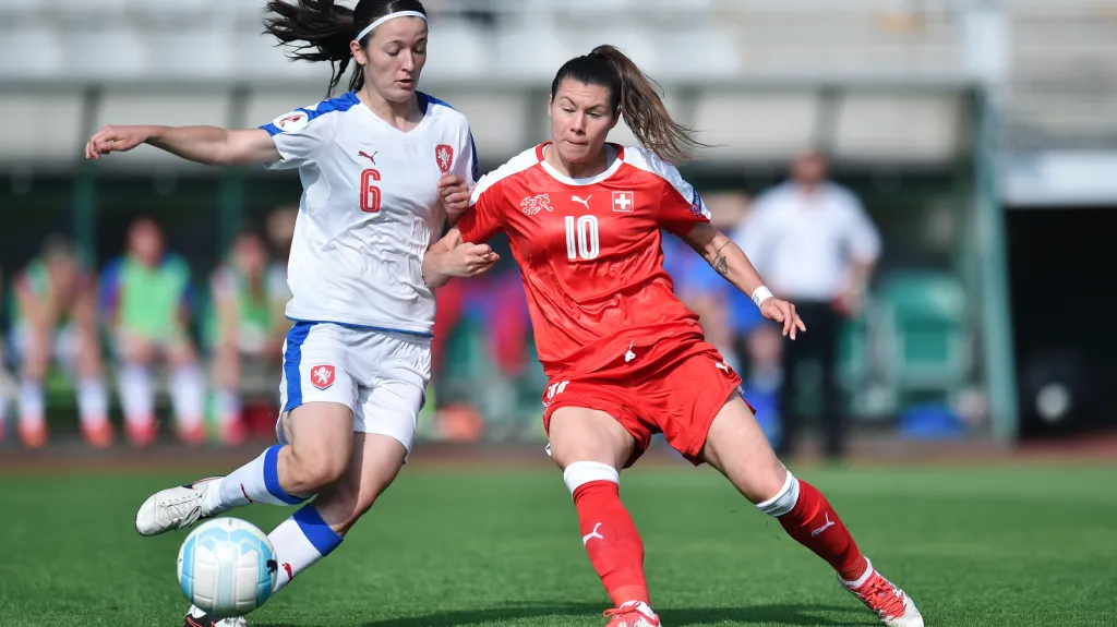 Eva Bartoňová v souboji s Romanou Bachmannovou ze Švýcarska