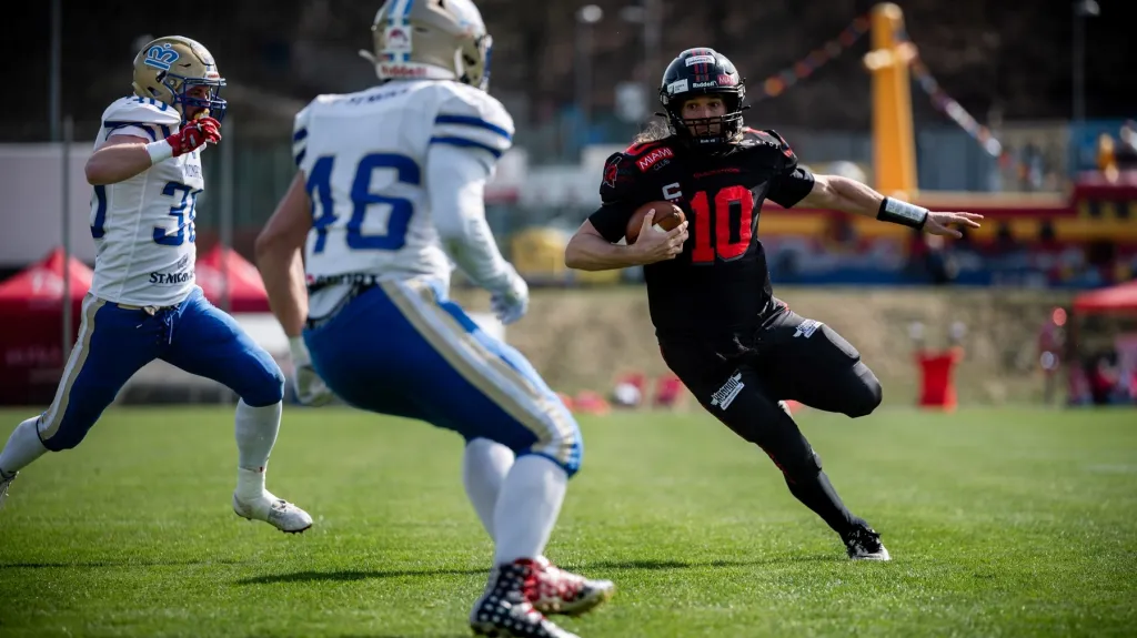 Jan Dundáček v utkání s Bratislavou Monarchs