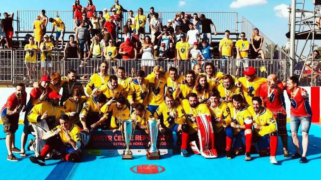 Hokejbalisté Kert Parku Praha slaví titul 2018