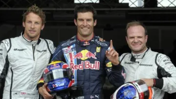 Zleva Jenson Button, Mark Webber a Rubens Barrichello