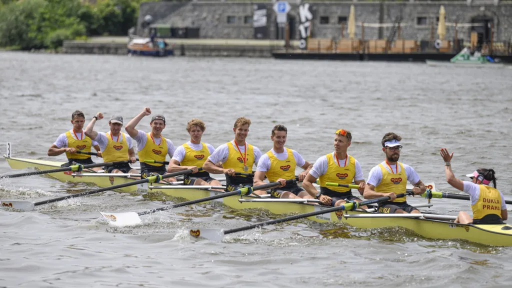 Vítězná osmiveslice pražské Dukly