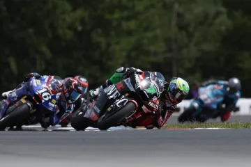 Joe Roberts v souboji s Barrym Baltusem na trati v Brně