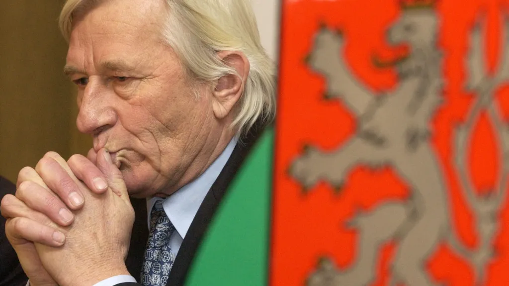 Je 14.12.2001 a  Karel Brückner se stává trenérem české reprezentace