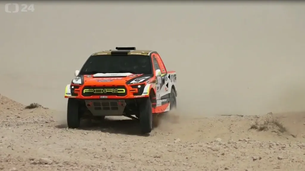 Česká posádka dojela na Katarské rallye pátá