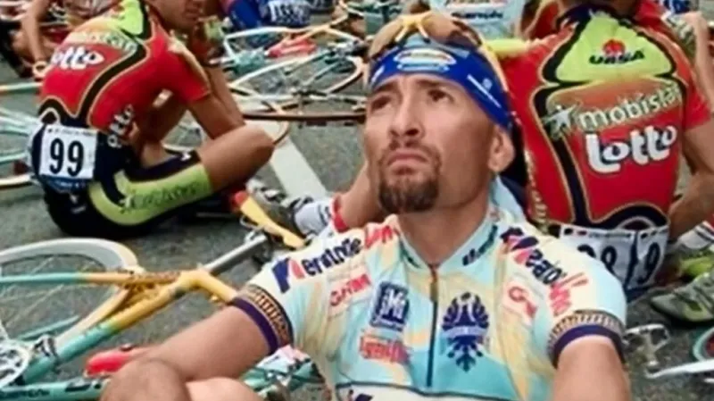 Marco Pantani v čele stávky pelotonu na Tour 1998