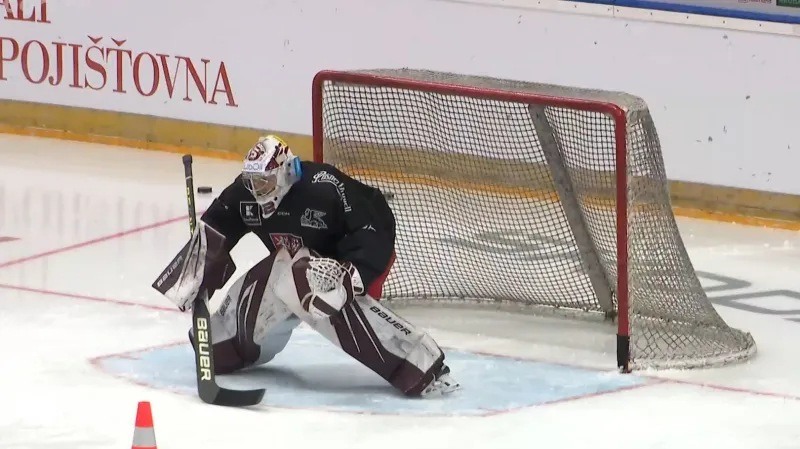 V nominaci na Švýcarské hry nahradil brankáře Willa debutant Kořenář