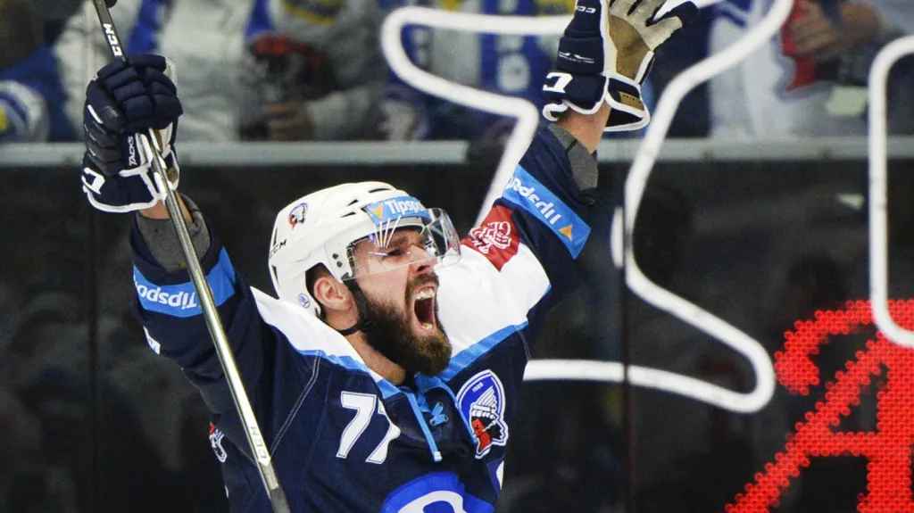 Milan Gulaš se raduje z branky