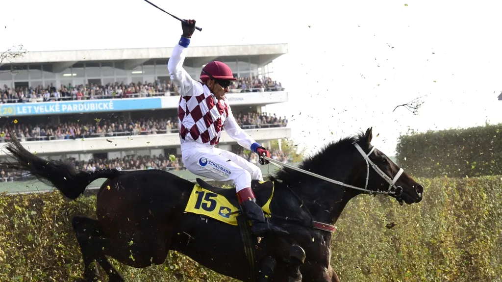 Josef Váňa st. při Velké pardubické