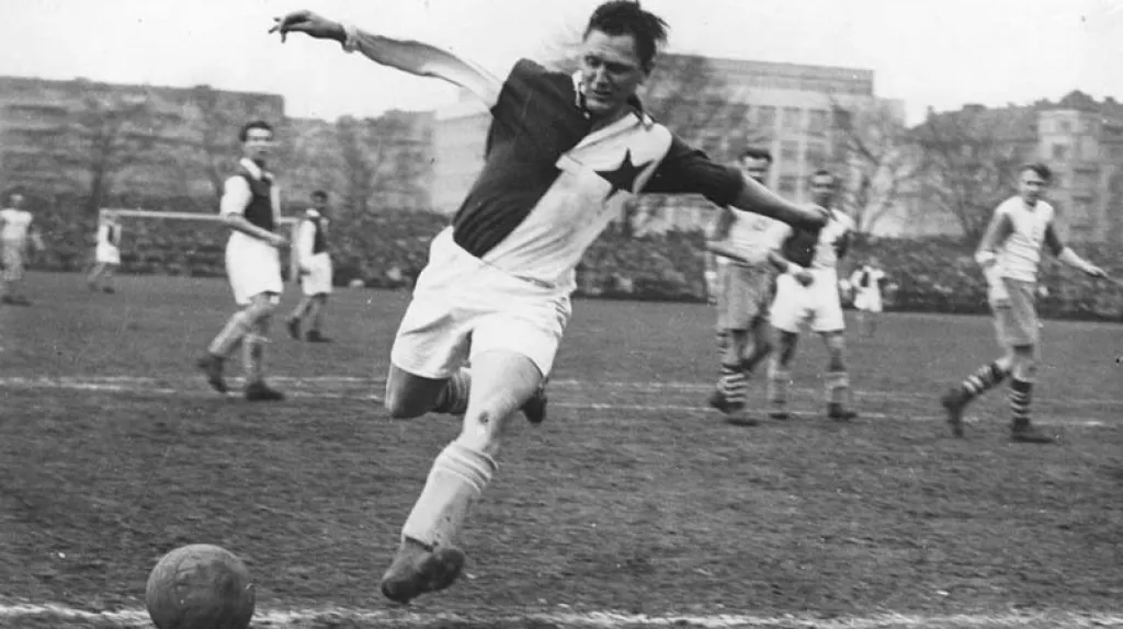 Josef Bican v dresu Slavie