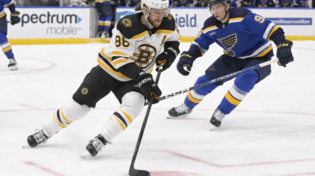 Bostonský David Pastrňák v utkání proti St. Louis