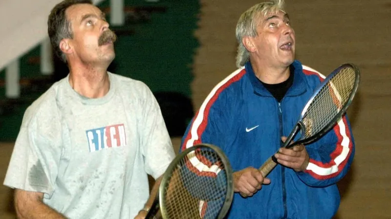 Ivan Hlinka (vpravo) a Slavomír Lener během tenisu